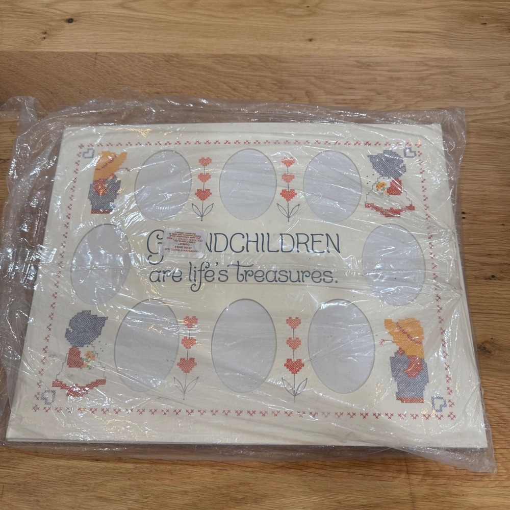 Vintage 1986 Current Inc Grandchildren Photo Mat 10 Opening Cross Stitch Style